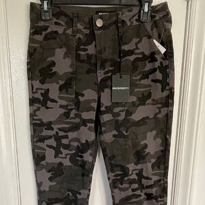 Prosperity JENN Black Camo Mid Rise Joggers Size Small